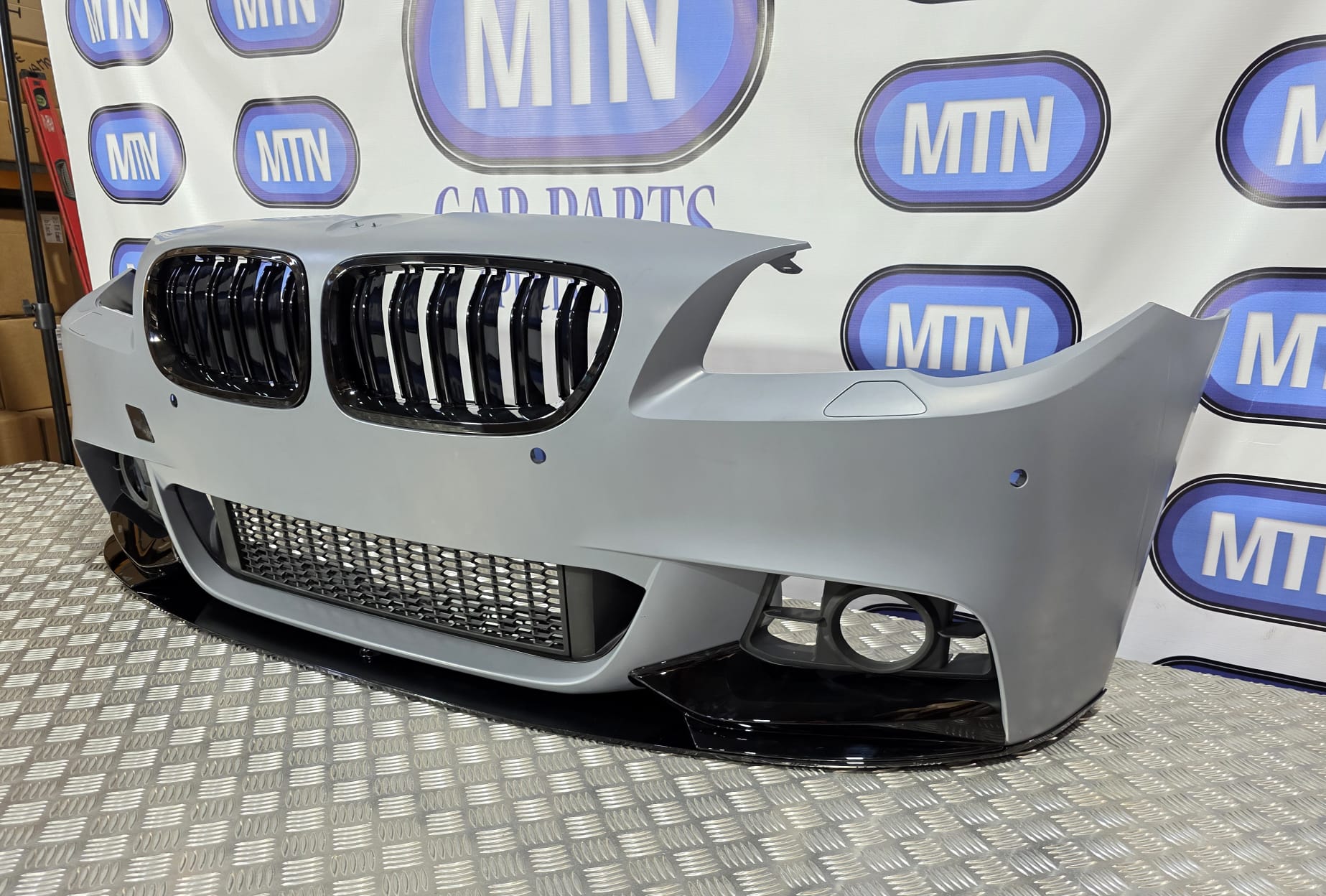 BMW 5 SERIES M SPORT 2013 - 2017 F10 F11 LCI FACELIFT FRONT BUMPER + GRILLS TRIM