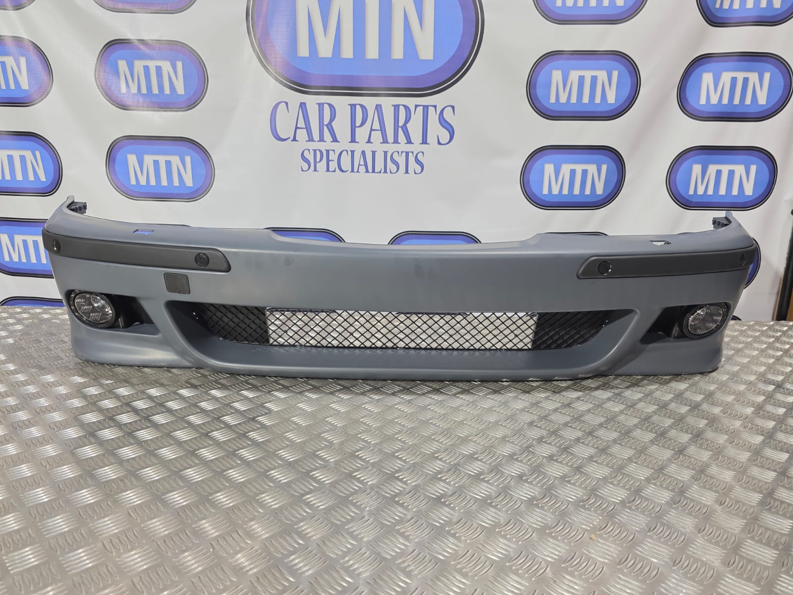 FUL FRONT BUMPER M5 STYLE GLOSS BLACK TRIM FOR BMW 5 SERIES E39 With Fog Lights