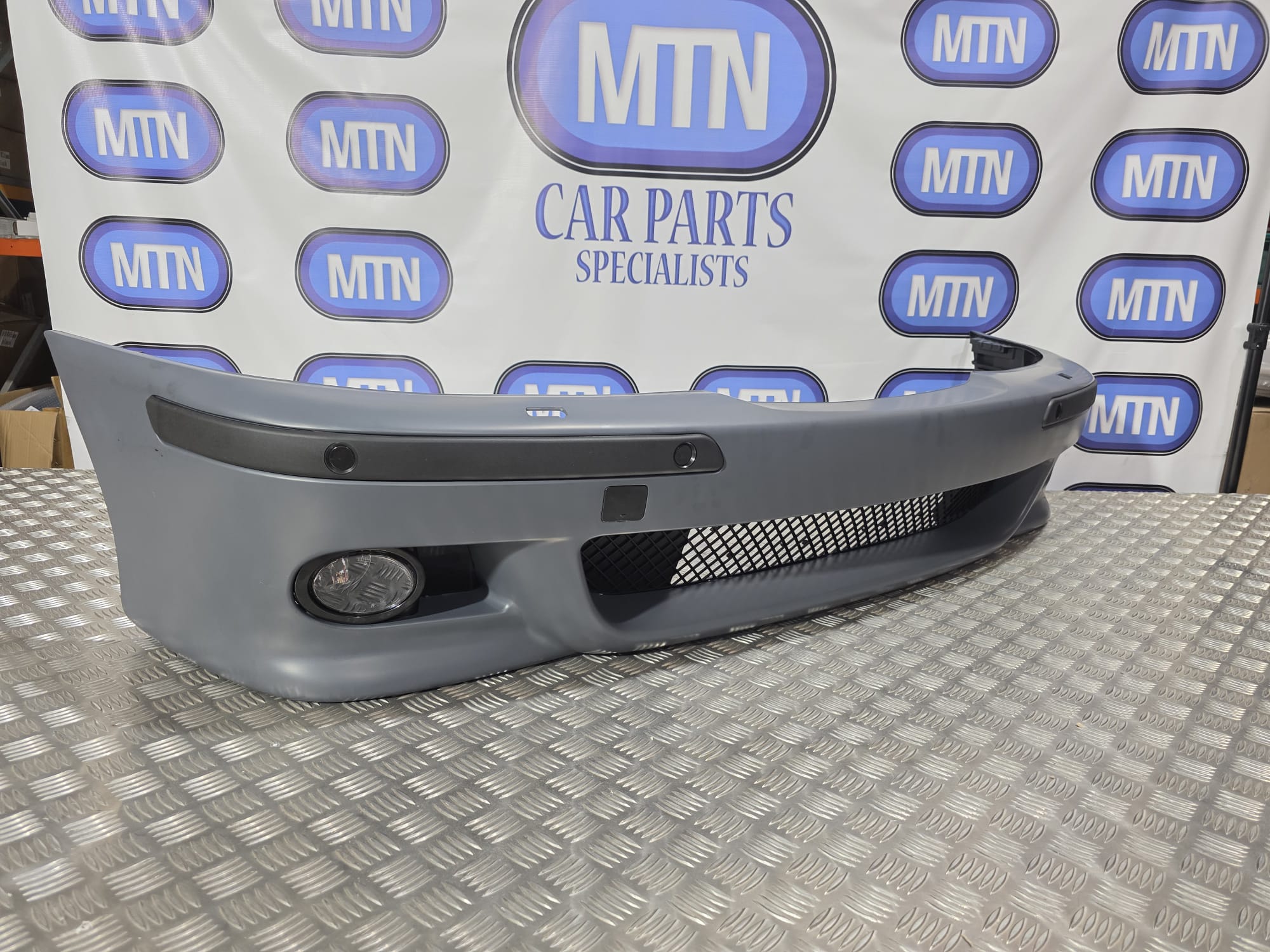 FUL FRONT BUMPER M5 STYLE GLOSS BLACK TRIM FOR BMW 5 SERIES E39 With Fog Lights