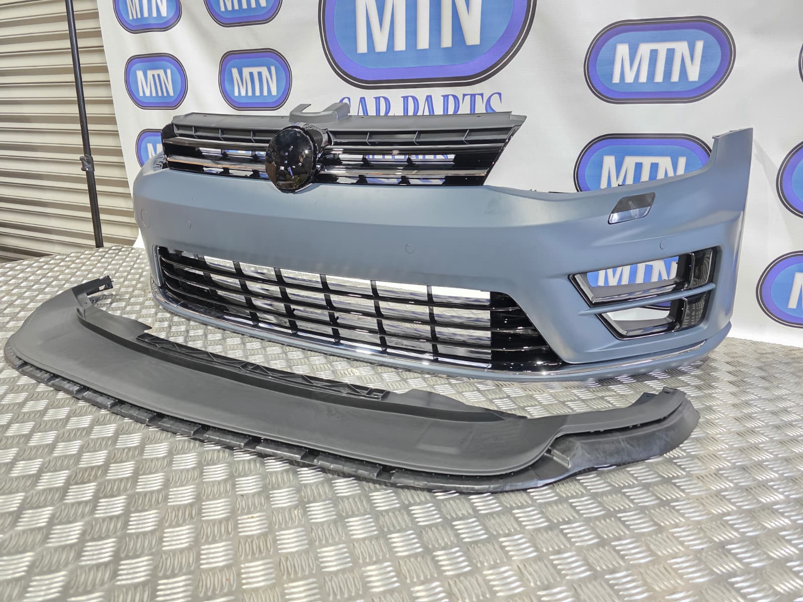FRONT BUMPER FOR VW VOLKSWAGEN GOLF MK 7 R COMPLETE WITH GRILL PRE FACELIFT