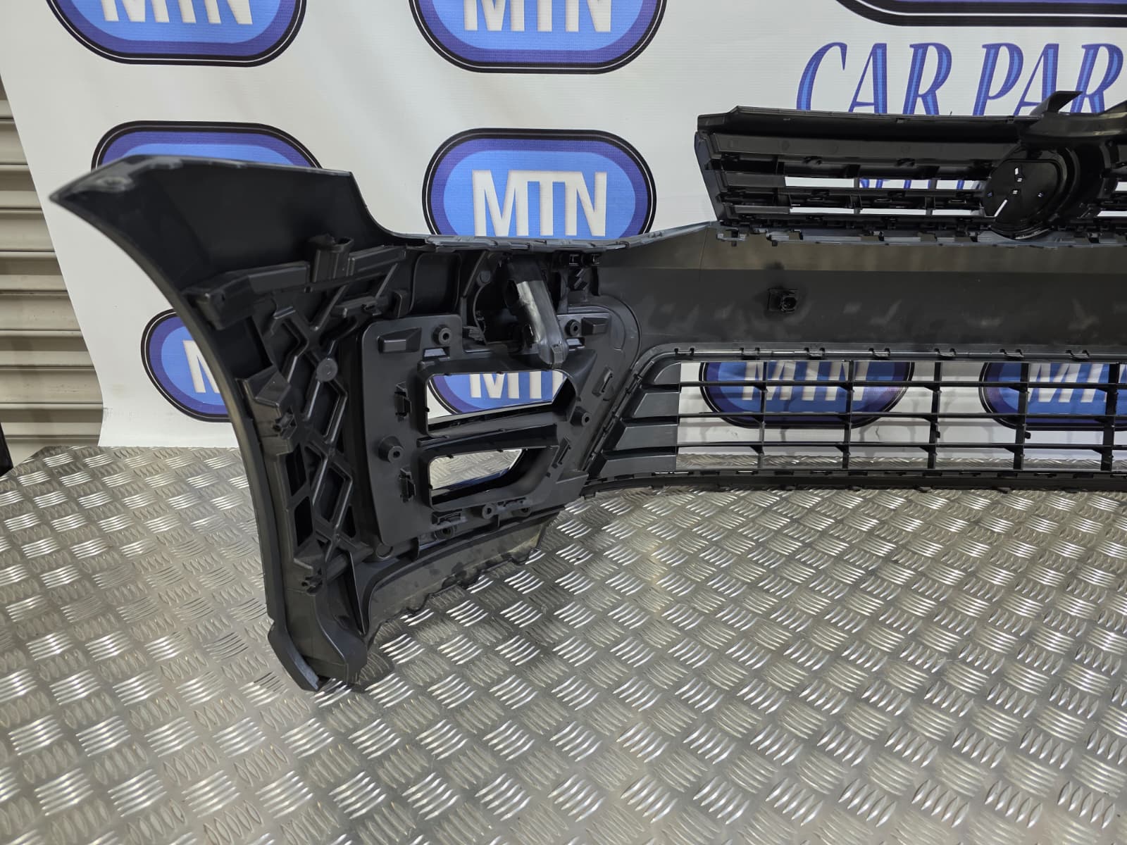 FRONT BUMPER FOR VW VOLKSWAGEN GOLF MK 7 R COMPLETE WITH GRILL PRE FACELIFT