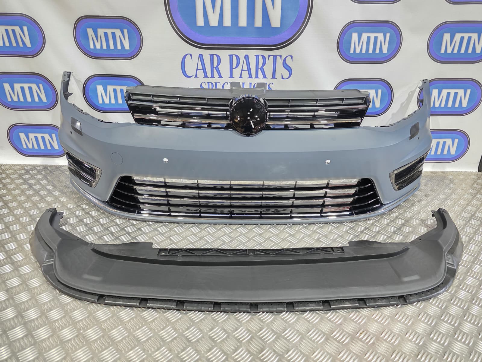 FRONT BUMPER FOR VW VOLKSWAGEN GOLF MK 7 R LINE WITH FOG LIGHTS PRE FACELIFT Secondary image