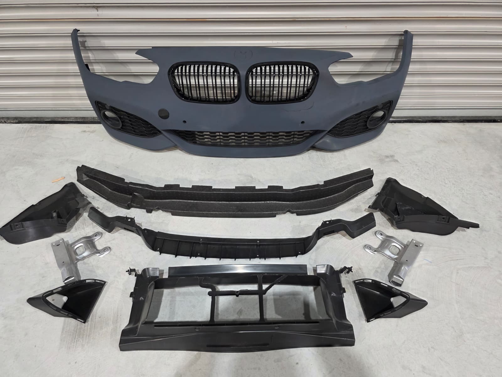FULL FRONT BUMPER M-SPORT STYLE GLOSS BLACK TRIM FOR BMW 1 SERIES F20 LCI