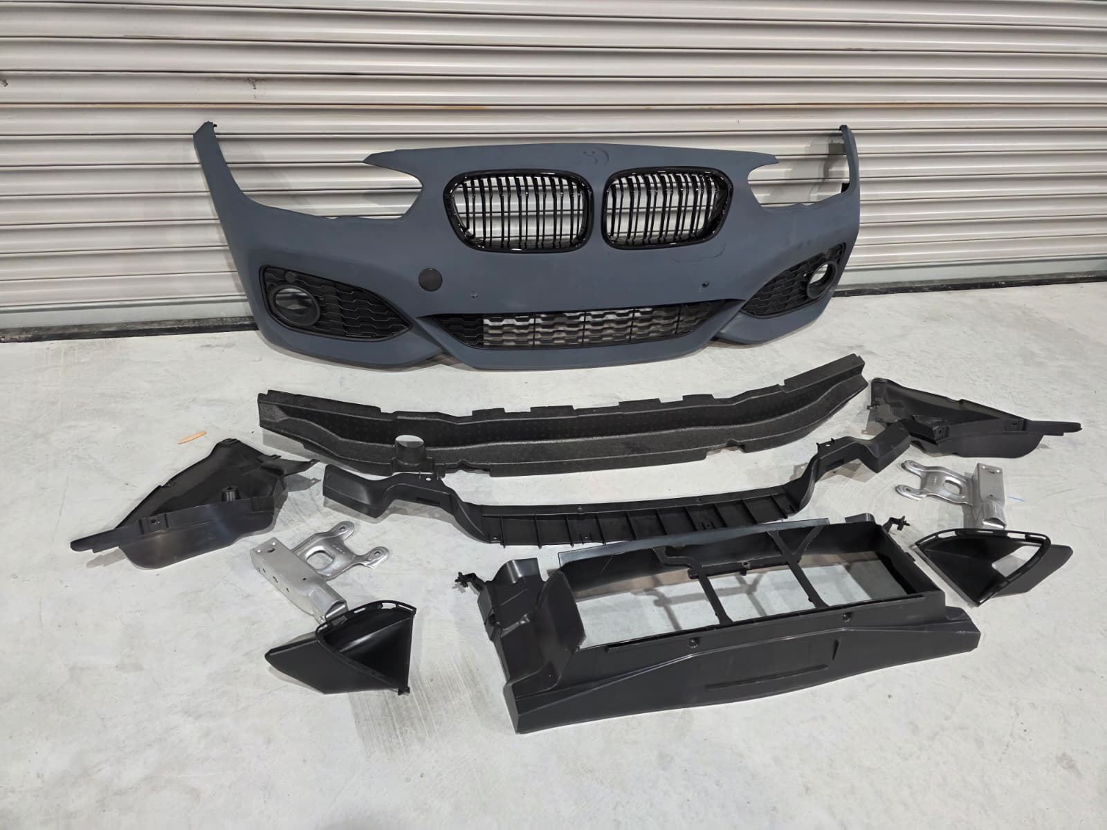 FULL FRONT BUMPER M-SPORT STYLE GLOSS BLACK TRIM FOR BMW 1 SERIES F20 LCI Secondary image