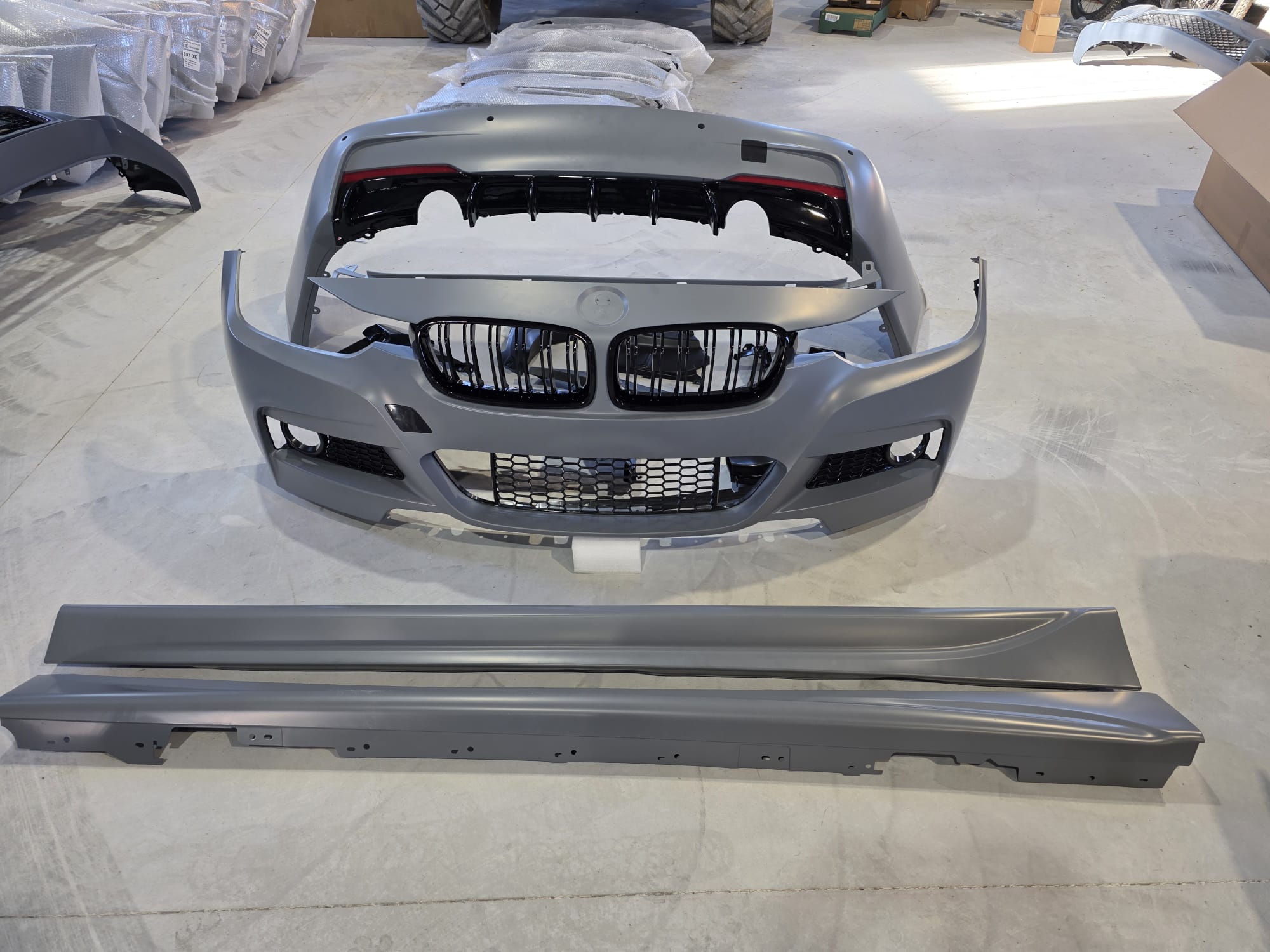 Full M Sport kit For BMW 3 Series 11-19 F30 F31 Front & Rear bumper, Side Skirts, Kidney Grills Secondary image