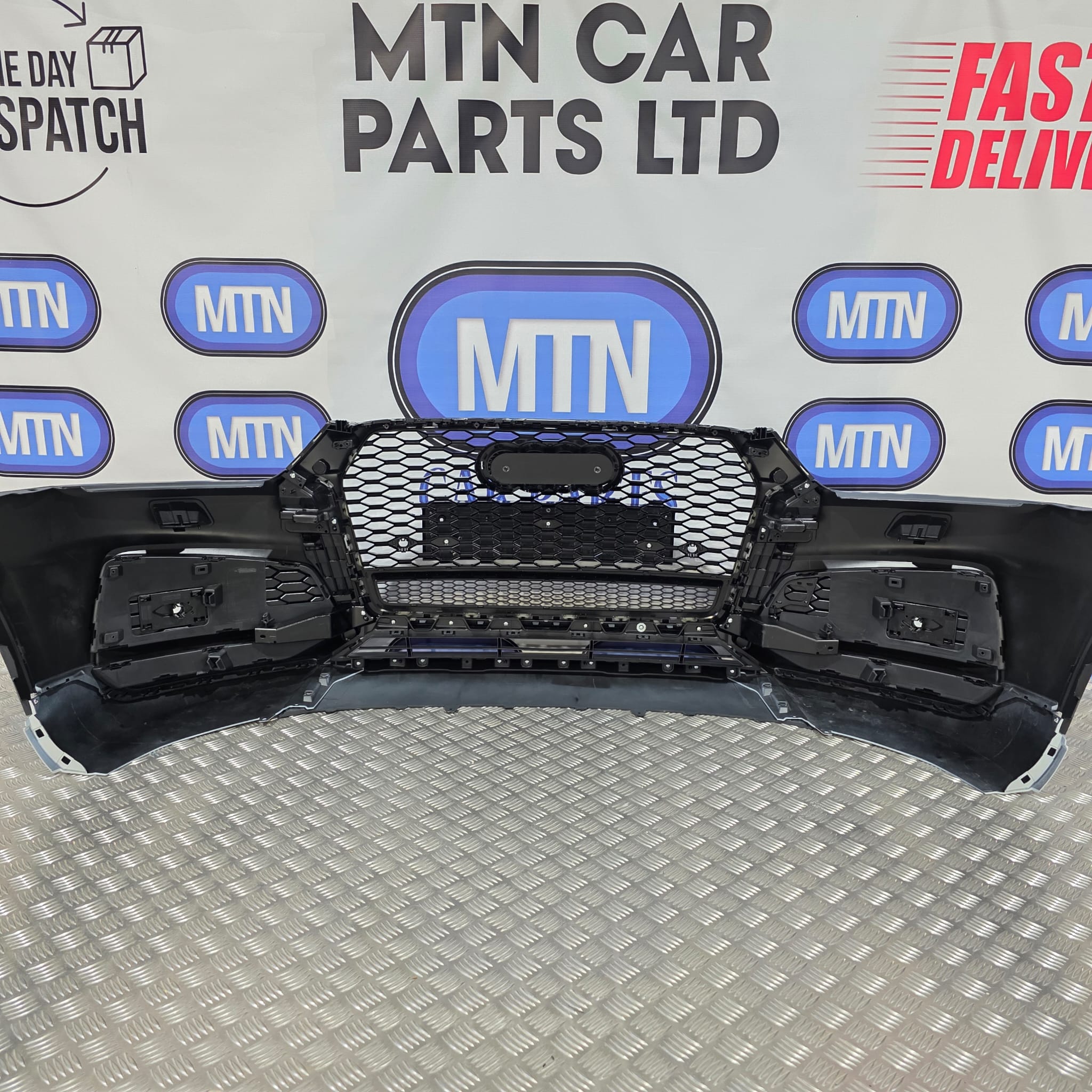 Complete Front Bumper – Audi Q3 / SQ3 2016–2018 Facelift | Honeycomb Grill S-Line
