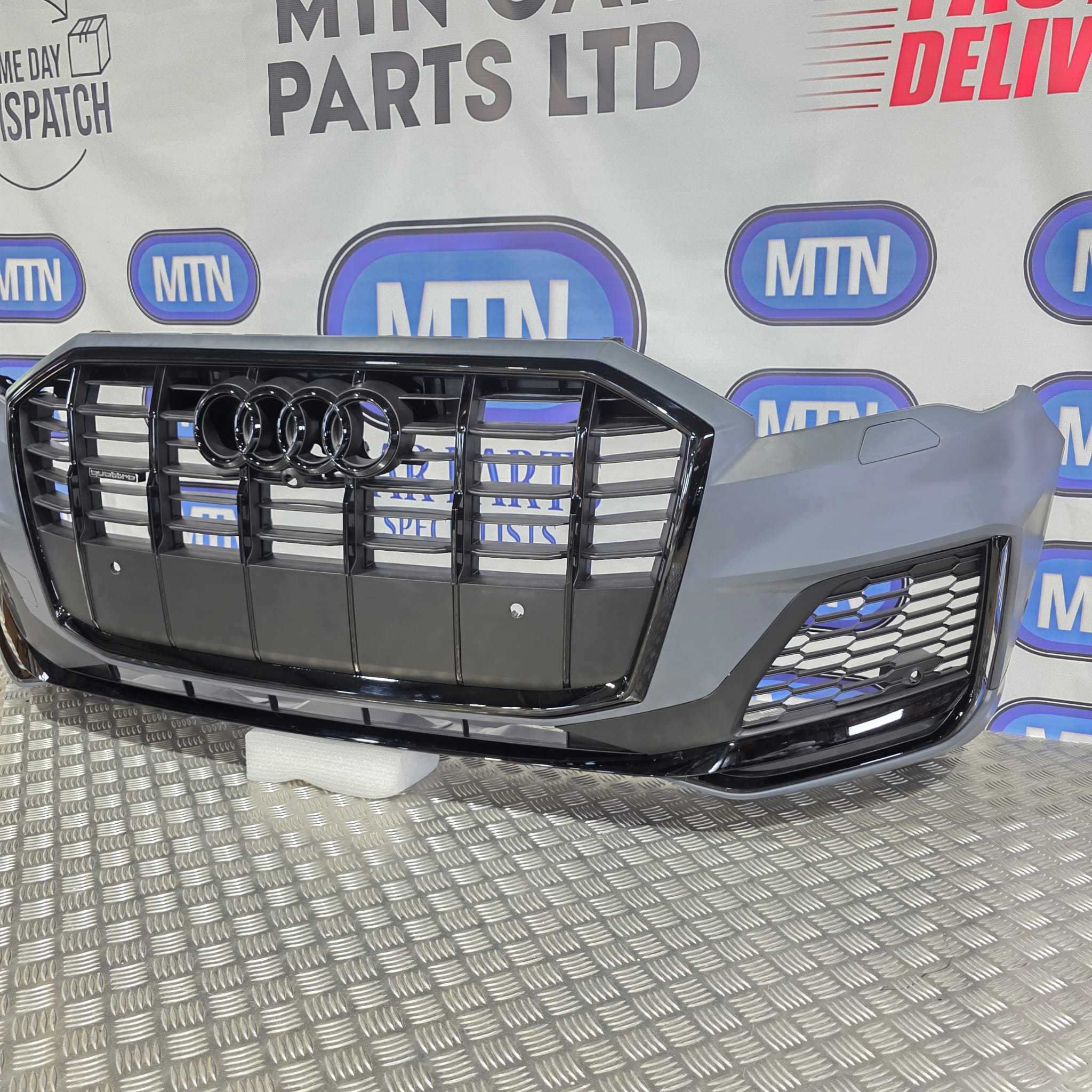 Complete Front Bumper for Audi Q7 / SQ7 2020-2024 S-Line Black Line 4M Secondary image