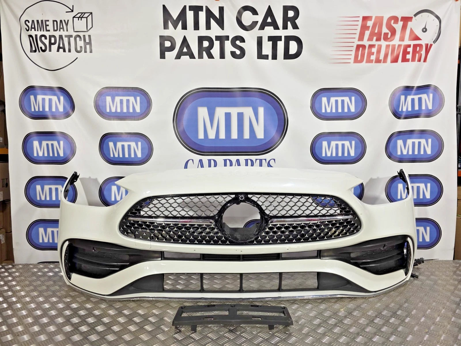 COMPLETE FRONT BUMPER FOR MERCEDES C CLASS W206 AMG LINE 22-25 PEARL WHITE Main image