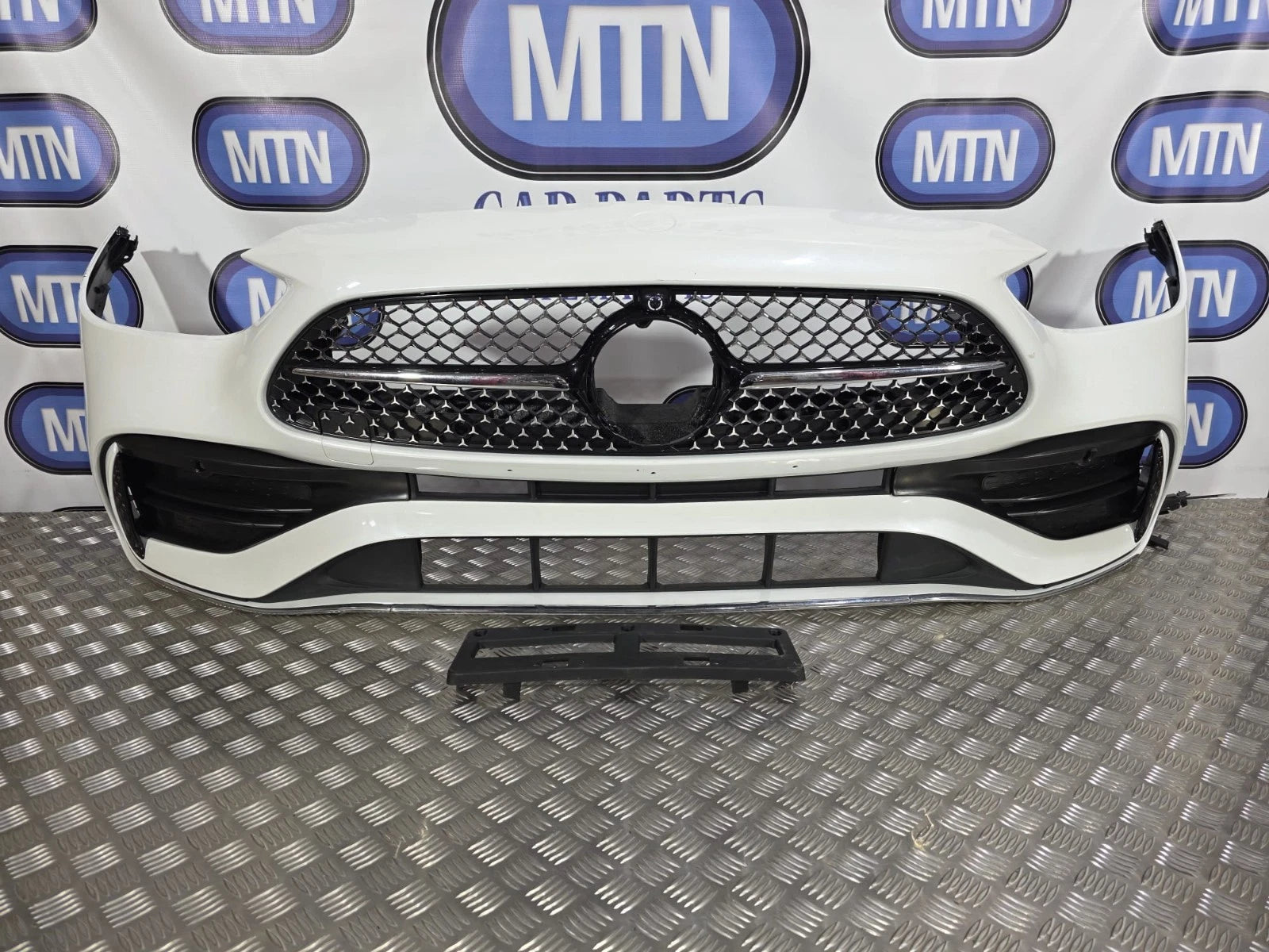 COMPLETE FRONT BUMPER FOR MERCEDES C CLASS W206 AMG LINE 22-25 PEARL WHITE